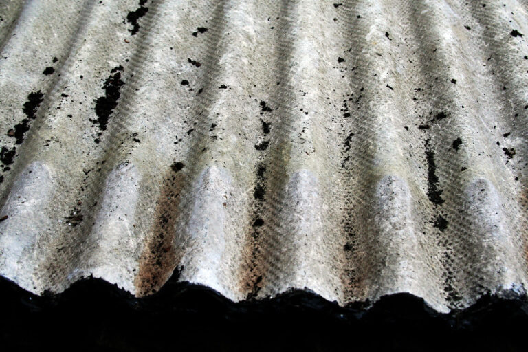 Bortskaffelse af asbest tag – Hvad koster det?